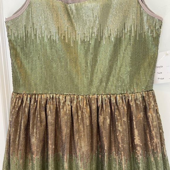 12 NEW Elisa B Green & Gold Gorgeous Tween Sequined Dress  Holidays Christmas - Picture 4 of 5